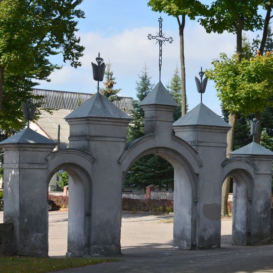 Brama wejściowa na teren cmentarza