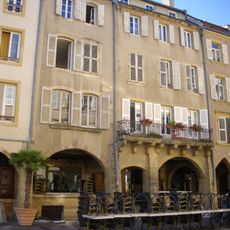 Maisons, 9, 11 place Saint-Louis