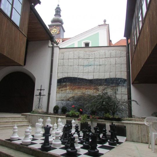 Kříž na dvoře Šrejnarovského domu v Pelhřimově