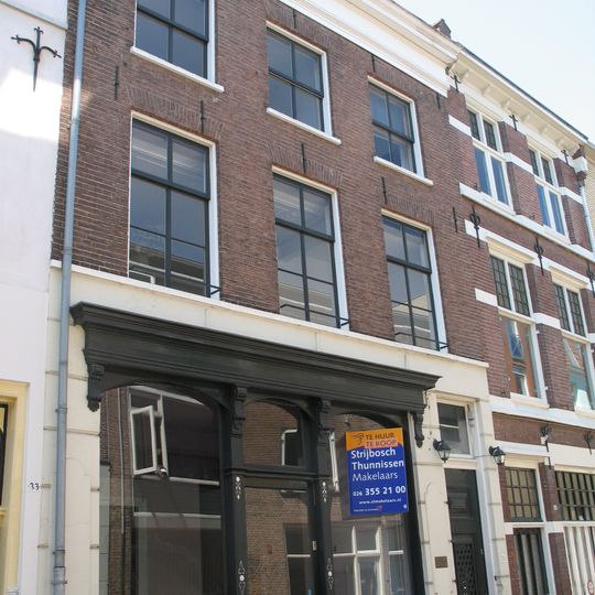 Pand met eenvoudige lijstgevel