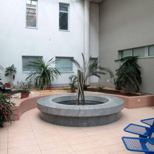 Kašna v budově nemocnice v Pelhřimově