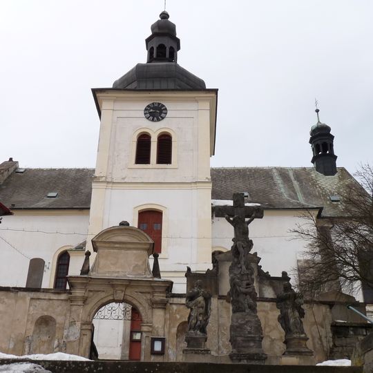 Sousoší Kalvárie u kostela v Libouchci