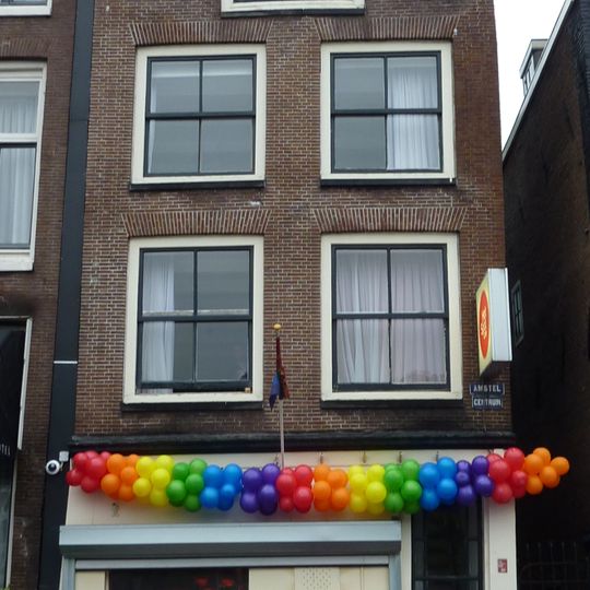 Pand met sobere halsgevel