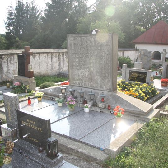 Památník obětem 2. sv. války v Lhoticích