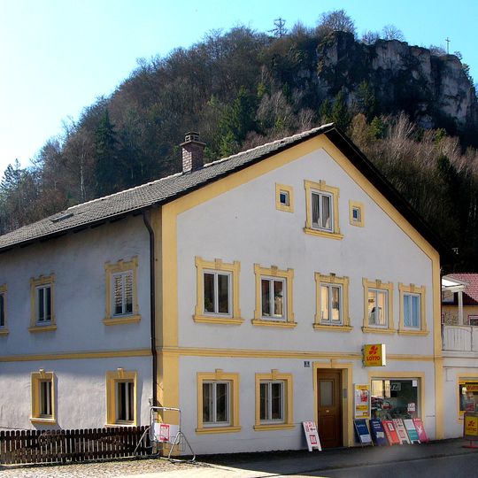 Wohn- und Geschäftshaus