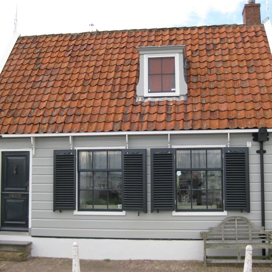 Houten dwarshuis met houtskelet. Uitwendig aspect, met 9-ruitsvensters, 19e-eeuws