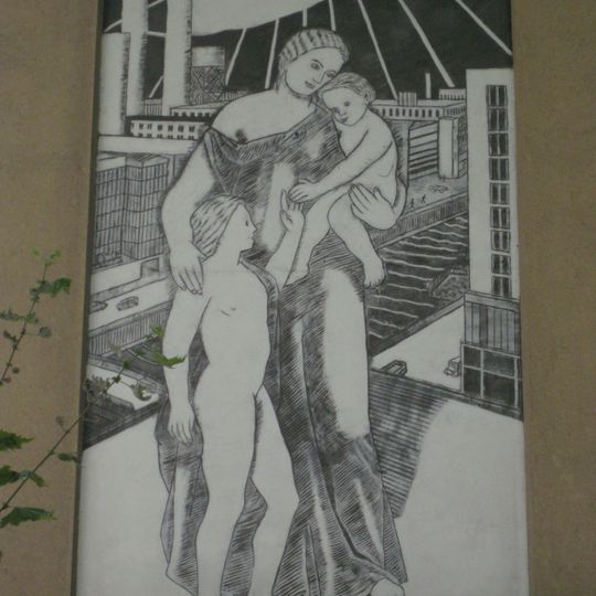 Mutter mit Kindern vor Industrielandschaft