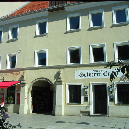 Ehemals Gasthof, jetzt Wohn- und Geschäftshaus