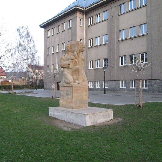 Socha v Rokycanech u Třebízského ulice