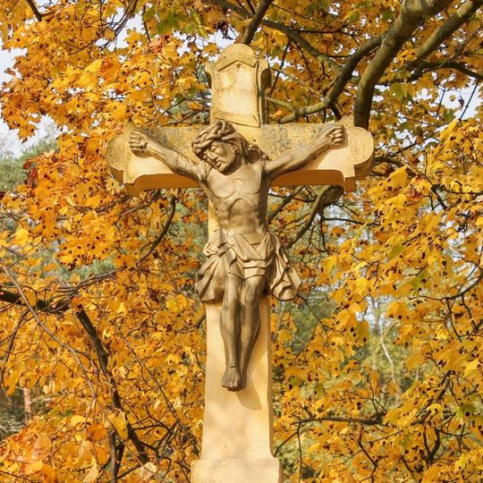 Kříž výchdně od Pavlova u silnice