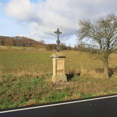 Kříž u silnice severovýchodně od Horního Týnce