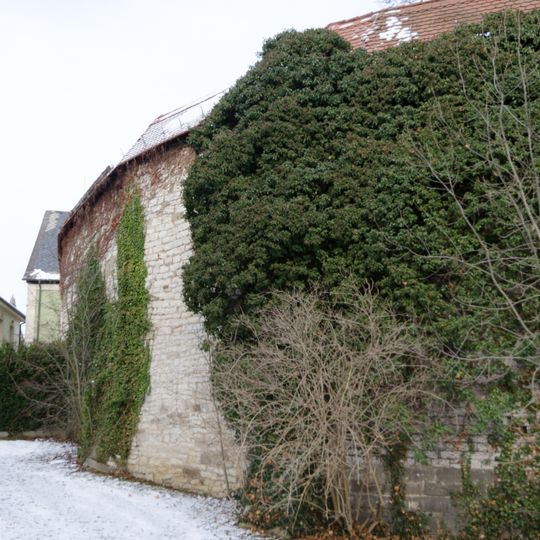 Zugehörig Mauer und Wehrgang