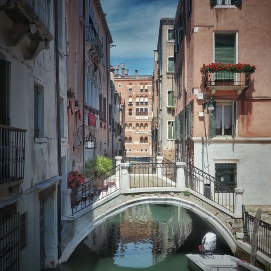 Private bridge of palazzo Paruta