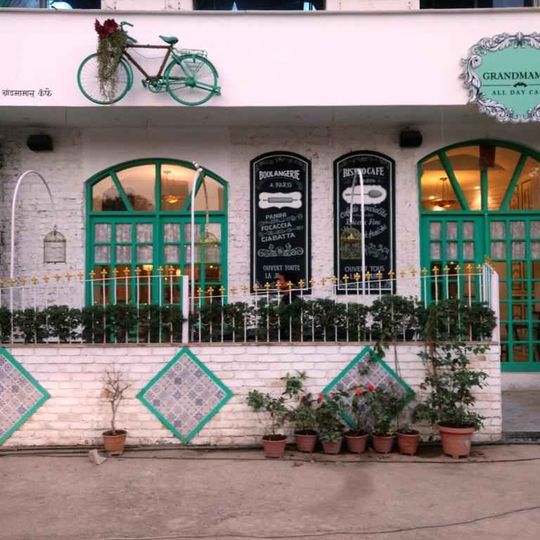 Grandmama's Cafe, Dadar East