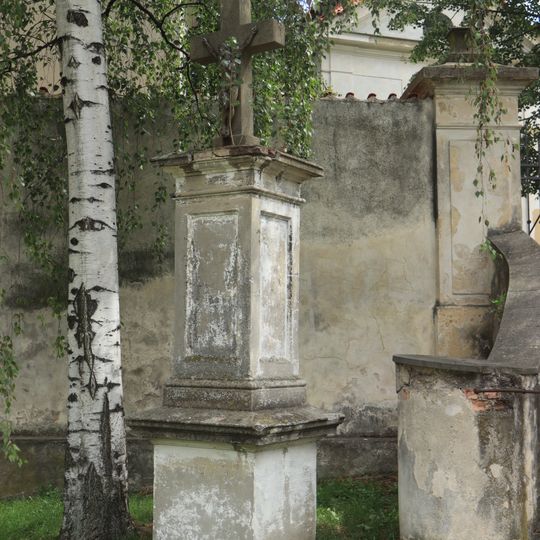 Kříž u zvonice v Třeboradicích