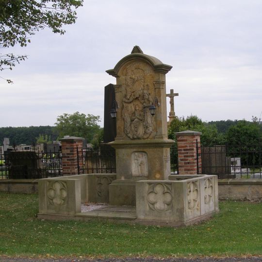 Sousoší Svaté Trojice u hřbitova v Sukoradech