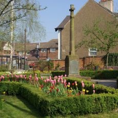 Lutterworth War Memorial Cross, Walls and Shelter