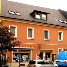 Wohn- und Geschäftshaus