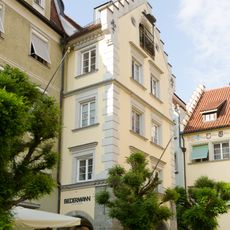 Wohn- und Geschäftshaus