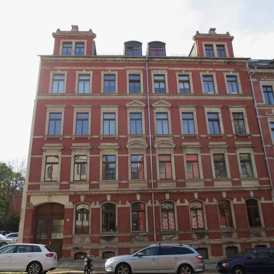 Mietshaus in ehemals geschlossener Bebauung Kanzlerstraße 13