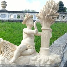 Socha alegorie Léto v Zámecké zahradě v Českém Krumlově