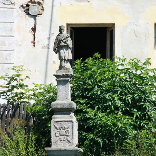 Sloup se sochou svatého Jana Nepomuckého
