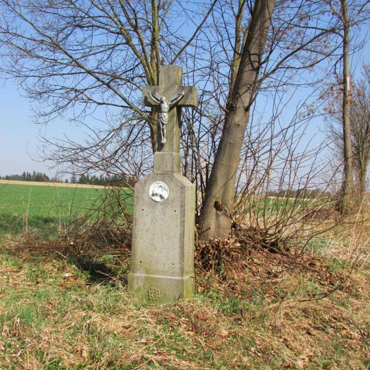 Kříž poblíž fotbalového hřiště v Červené Řečici