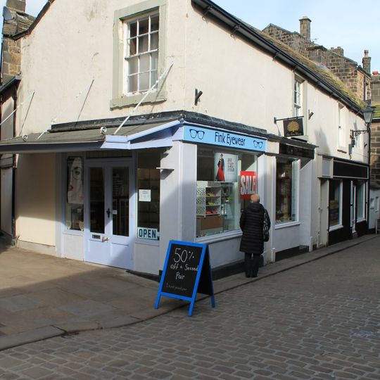 6-12, Market Place