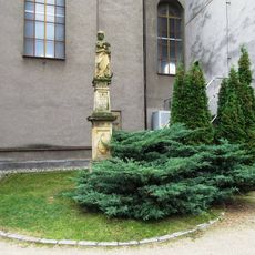 Sloup svaté Růženy z Limy v Postřelmově u kostela
