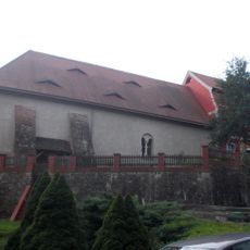 Einzeldenkmale der Sachgesamtheit Rittergut Groitzsch: Herrenhaus (Nr. 4) und Scheune (neben Nr. 4, auf L-förmigem Grundriss) eines ehemaligen Rittergutes (siehe auch Sachgesamtheitsliste - Obj. 09305693) Muldenstraße 4