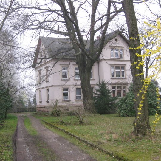 Mietvilla mit Garten und Toranlage Klarastraße 1