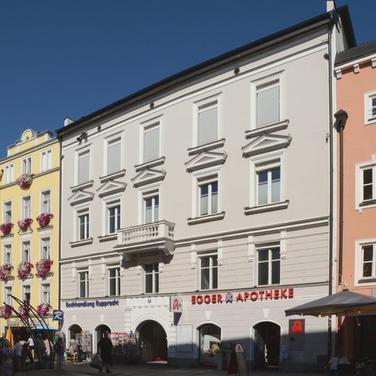 Wohn- und Geschäftshaus