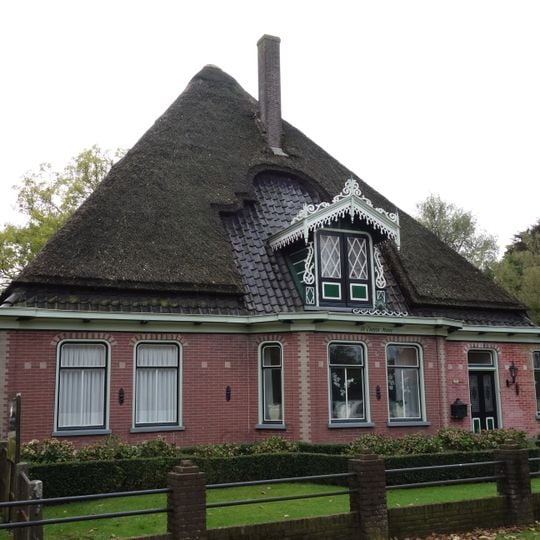 St. Cunerahoeve: stolpboerderij van het Noord-Hollandse type in streek-eigen trant gebouwd