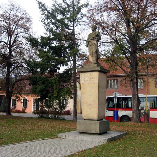 Pomník osvoboditelům na náměstí Na Městečku ve Veverské Bítýšce