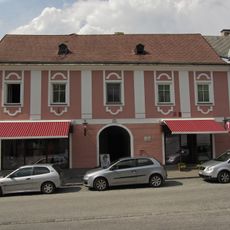 Wohn- und Geschäftshaus