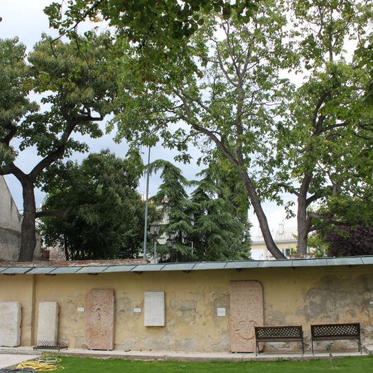 Mauern mit Grabplatten, Wiener Neustadt