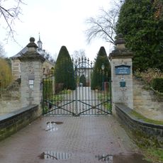 Wijlre Castle: gate and fences
