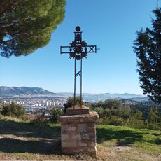 Katholisches Kirchengebäude, Flurkreuz