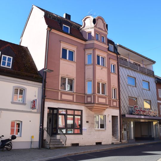 Wohn- und Geschäftshaus