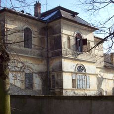 Kaštieľ a park, kaštieľ