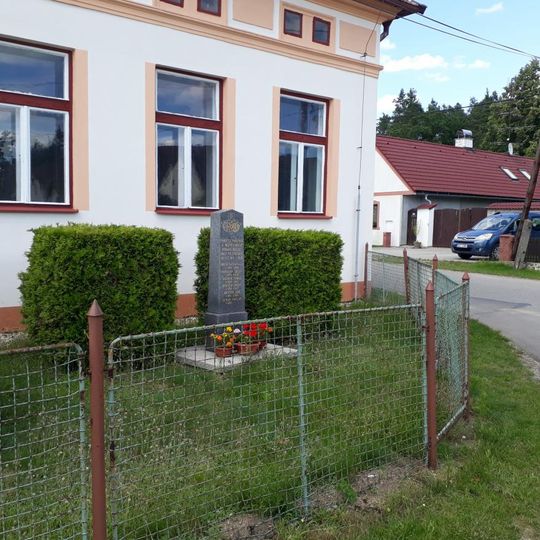 Pomník padlým ve Vlkově