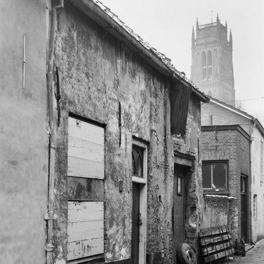 Gepleisterd huisje onder zadeldak