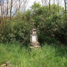 Kříž u vrchu Na mytích nad Kamencem