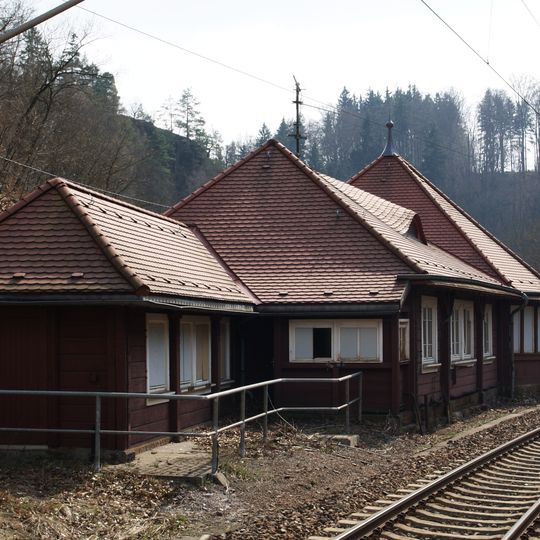 Empfangsgebäude des Haltepunkts Edle Krone; Eisenbahnstrecke Dresden–Werdau