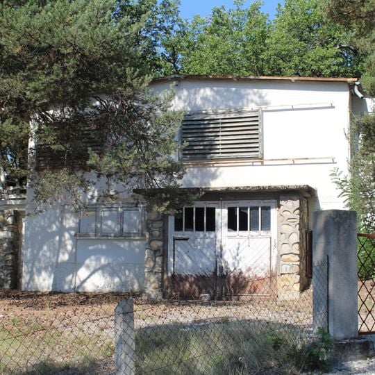 Maison en bois à portique, 9 rue de la Colline