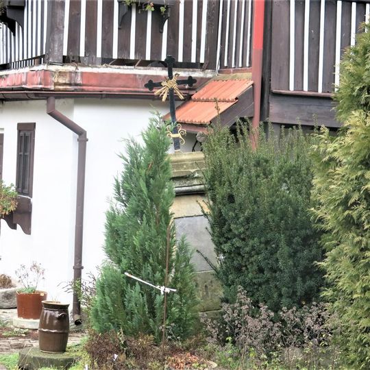 Kříž u domu 30 ve Všemilech