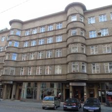 Adminstratīvā ēka