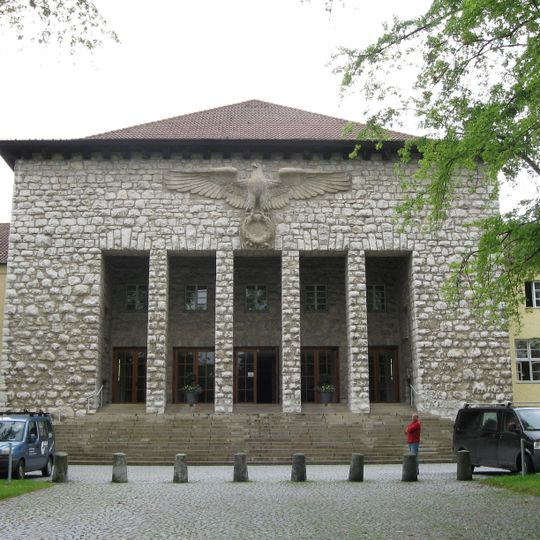 Feierhalle in der ehemaligen Reichsfinanzschule