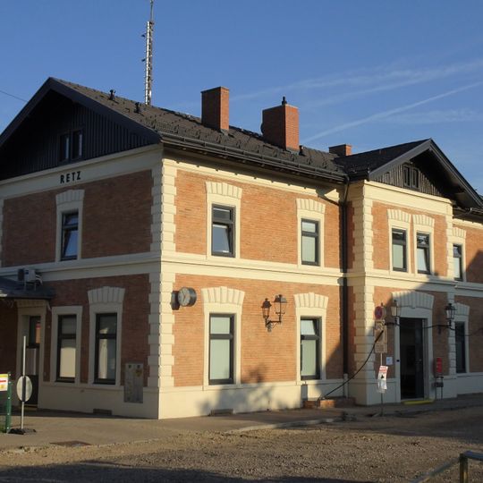 Station building Retz