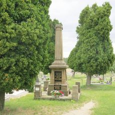 Pomník padlým na hřbitově v Bechlíně